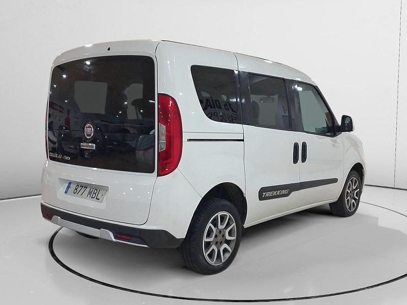 Usado Fiat Doblò Trekking 121 CV (88 kW) 2022 Blanco Monovolumen