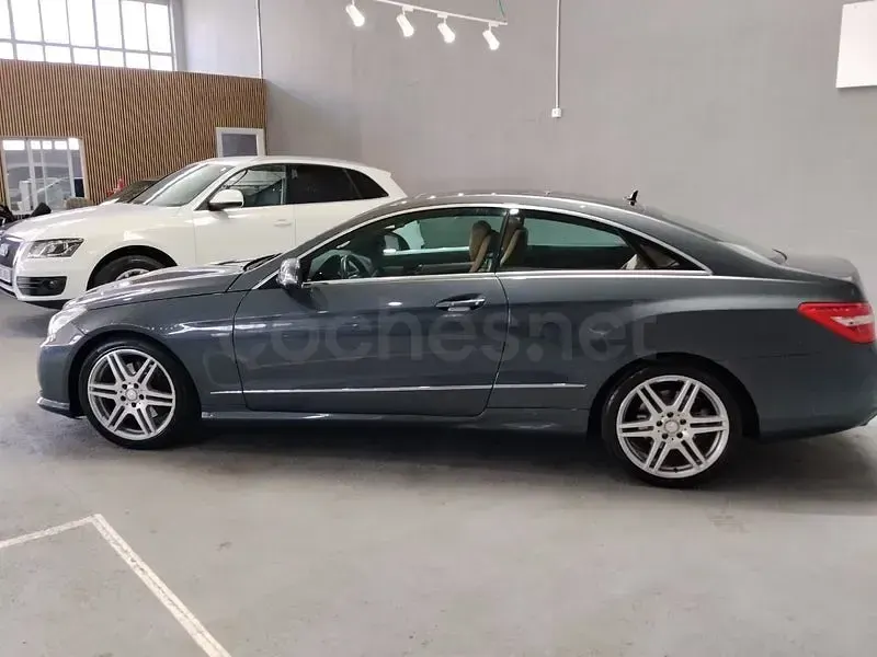 Usado Mercedes E250 Elegance 204 CV (150 kW) 2010 Gris / plata Coupe