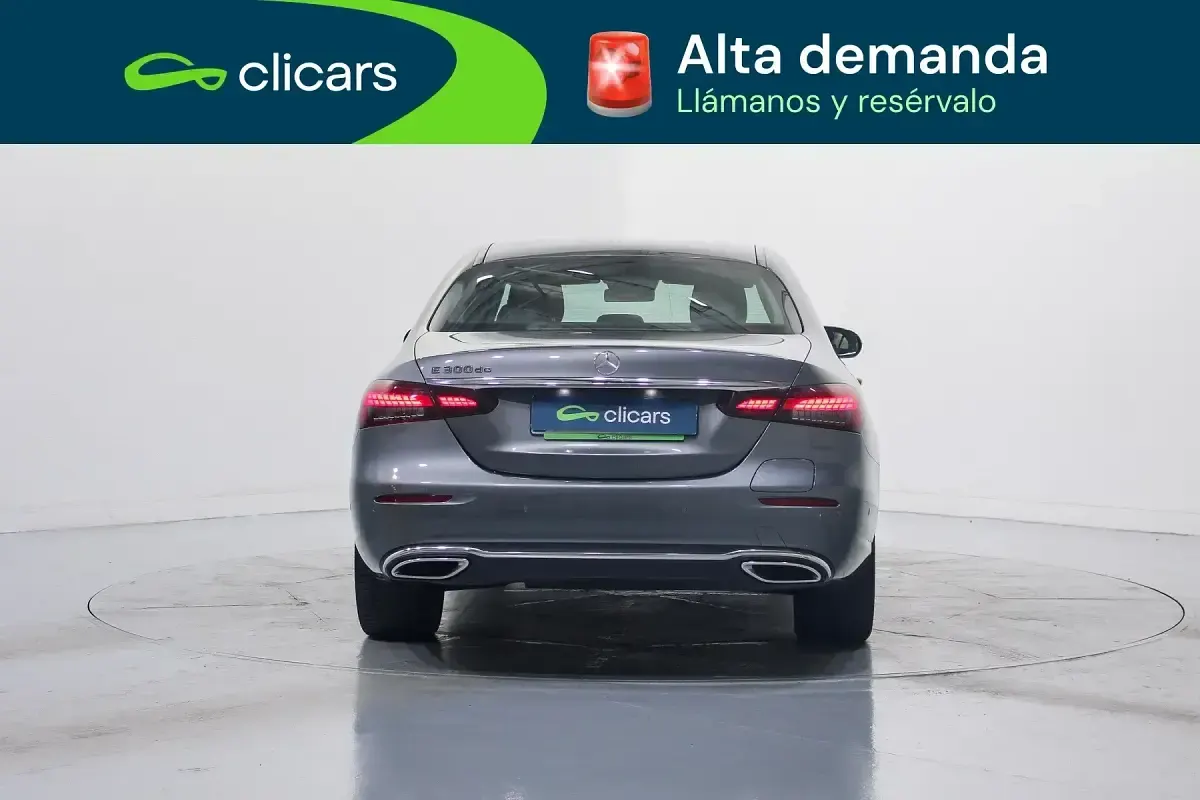 Usado Mercedes E300 320 CV (235 kW) 2022 Gris Berlina