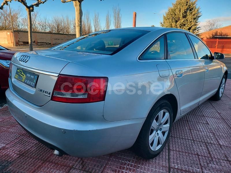 Usado Audi A6 225 CV (165 kW) 2004 Gris / plata Berlina