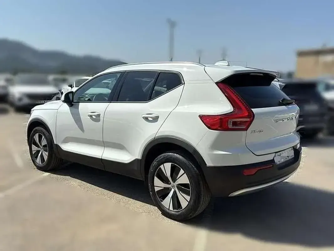 Usado Volvo XC40 Momentum 129 CV (94 kW) 2022 Blanco SUV