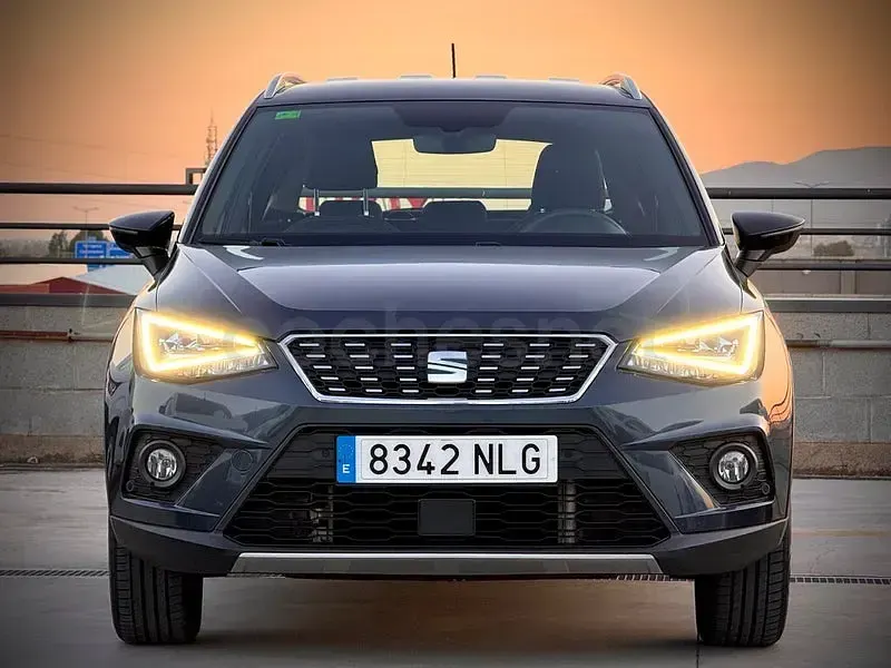 Usado Seat Arona XCELLENCE 90 CV (66 kW) 2020 Gris / plata SUV
