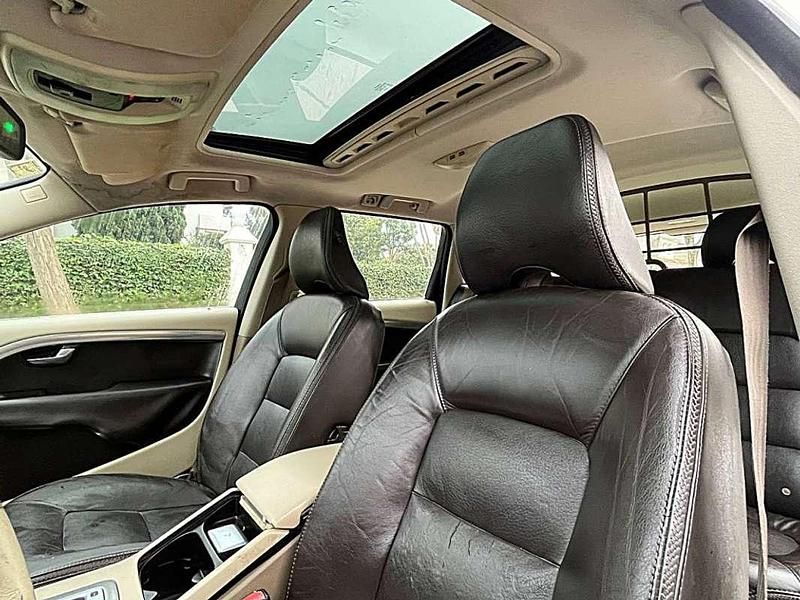 Usado Volvo XC70 Summum 285 CV (209 kW) 2009 Gris / plata Familiar