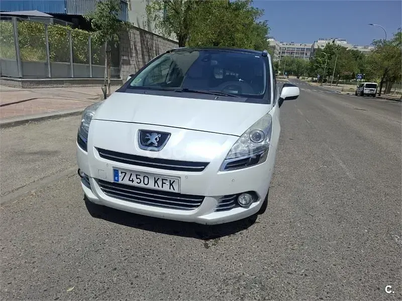 Usado Peugeot 5008 Premium 112 CV (82 kW) 2012 Blanco Monovolumen