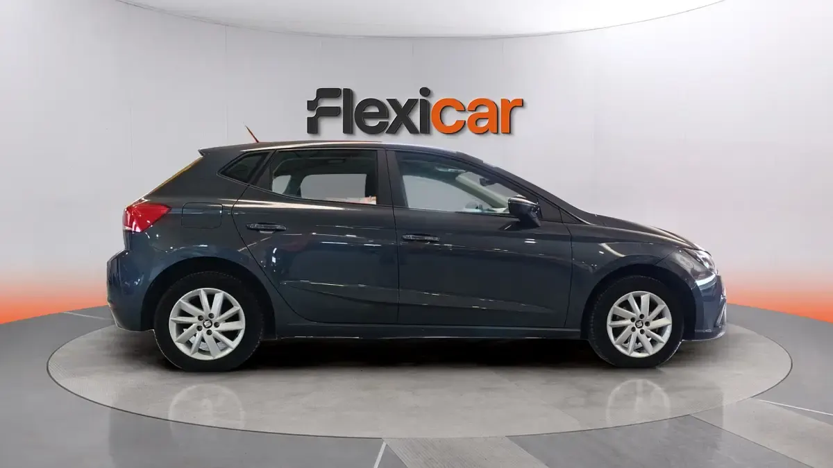 Usado Seat Ibiza Style 80 CV (58 kW) 2023 Gris Utilitario