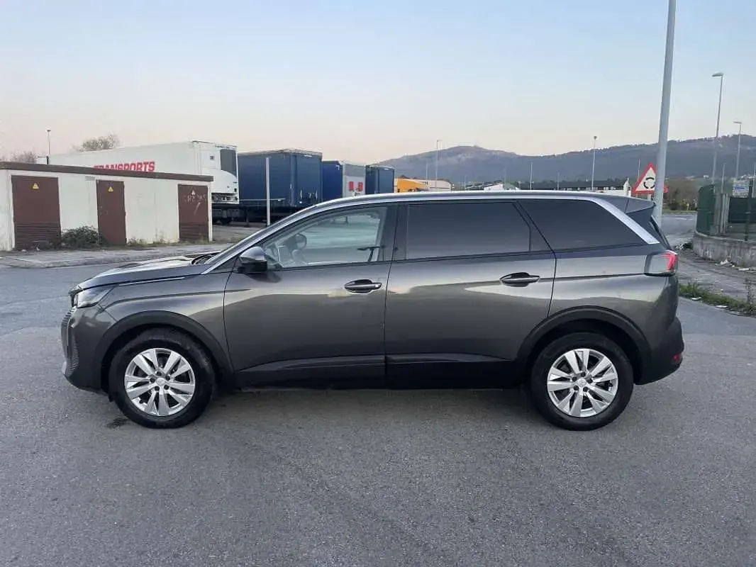 Käytetty Peugeot 5008 Active 131 HP (96 kW) 2021 Harmaa Katumaasturi
