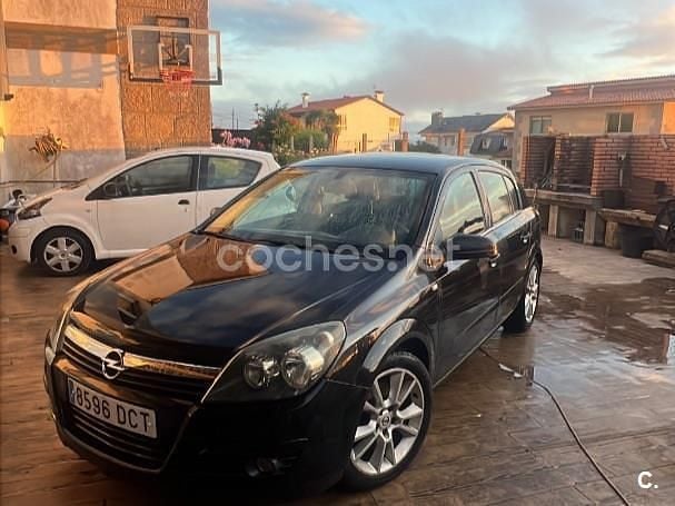 Usado Opel Astra Cosmo 150 CV (110 kW) 2004 Negro Berlina