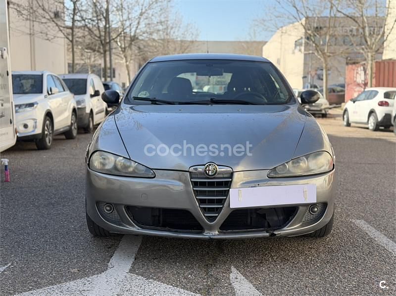 Usado Alfa Romeo 147 120 CV (88 kW) 2006 Gris / plata Utilitario