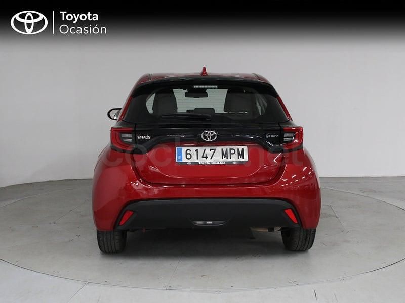 Usado Toyota Yaris Hybrid Active 116 CV (85 kW) 2024 Rojo Berlina