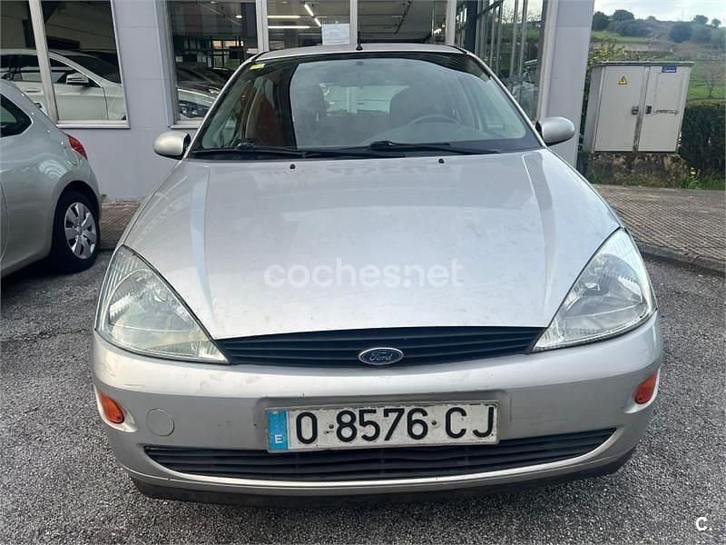 Używany Ford Focus Ambiente 90 KM (66 kW) 2000 Szary Sedan/Limuzyna