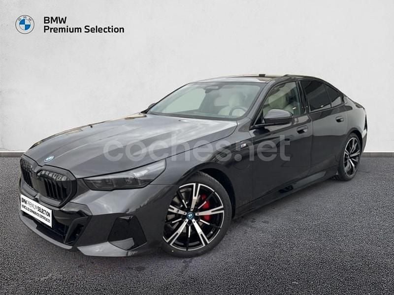 Gris / plata Usado 2025 BMW 530e Comfort Edition Berlina | 60.900 € (Precio justo) - Imagen 1/4