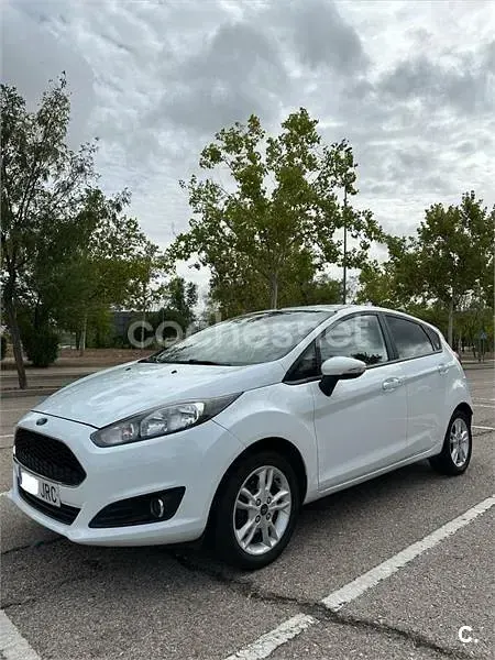 Usado Ford Fiesta Trend 82 CV (60 kW) 2016 Blanco Utilitario