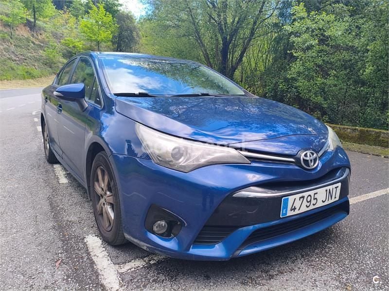 Usado Toyota Avensis Advance 112 CV (82 kW) 2016 Azul Berlina
