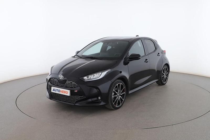 Negro Usado 2022 Toyota Yaris Hybrid Sport Utilitario | 21.999 € (Caro) - Imagen 1/3