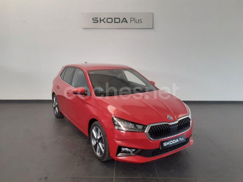 Rojo Usado 2024 Skoda Fabia Selection Berlina | 22.500 € - Imagen 1/4