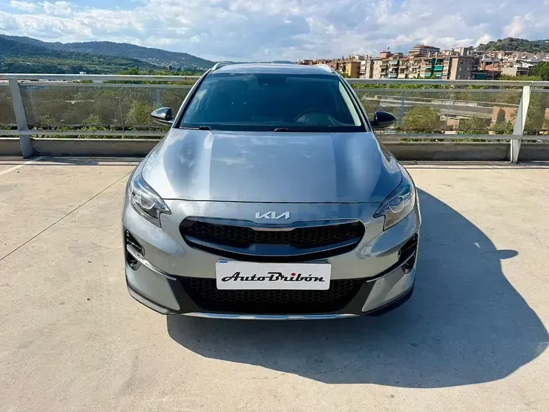 Usado Kia XCeed 120 CV (88 kW) 2022 Gris / plata SUV