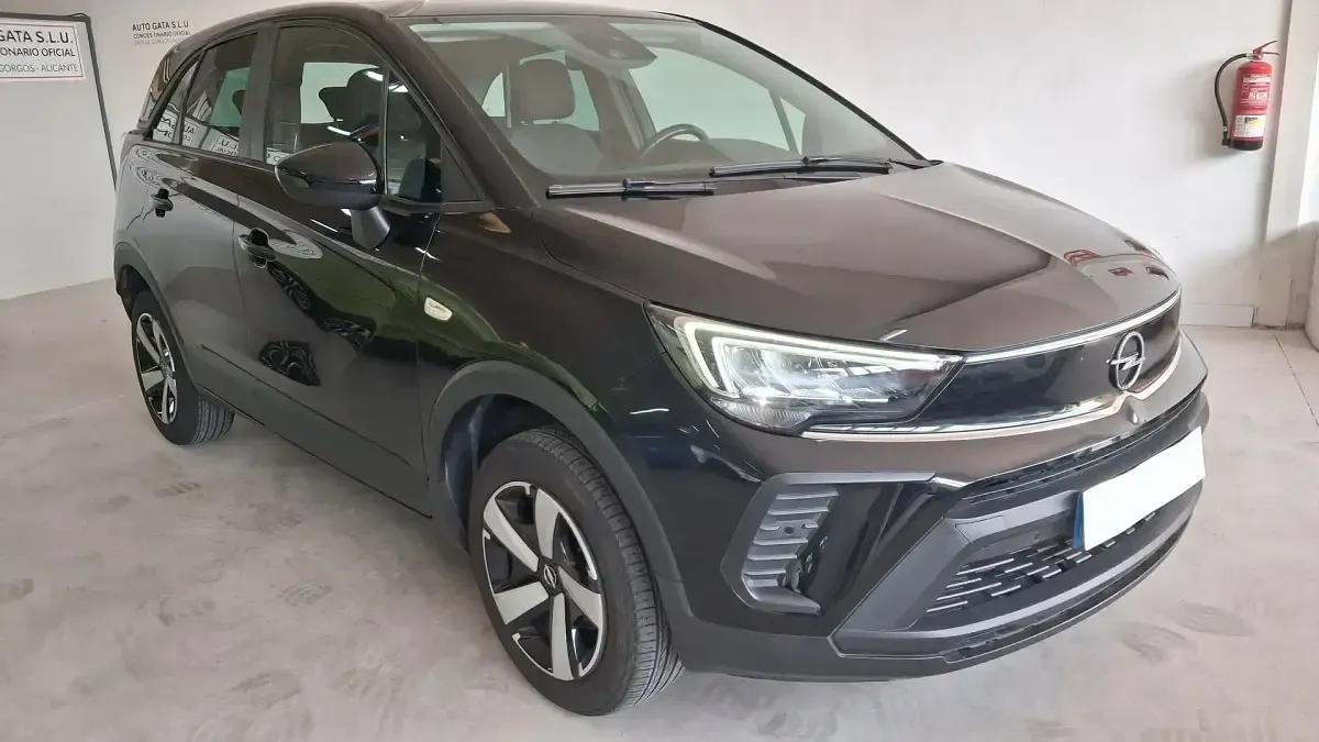 Usado Opel Crossland Edition 110 CV (80 kW) 2022 Negro SUV
