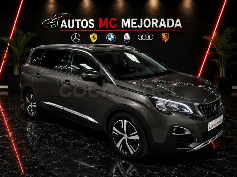 Usado Peugeot 5008 Allure 130 CV (95 kW) 2020 Beige SUV