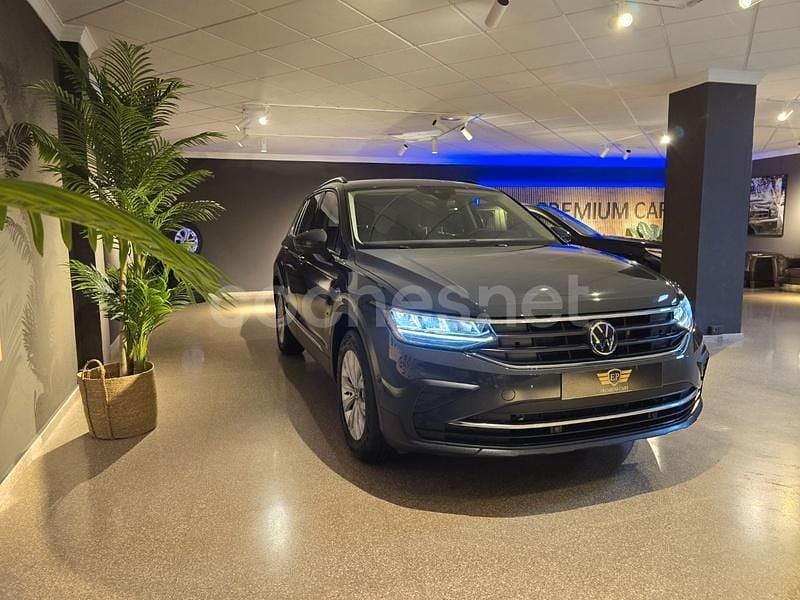 Gris / plata Usado 2024 VW Tiguan Life SUV | 30.900 € (Super precio) - Imagen 1/4