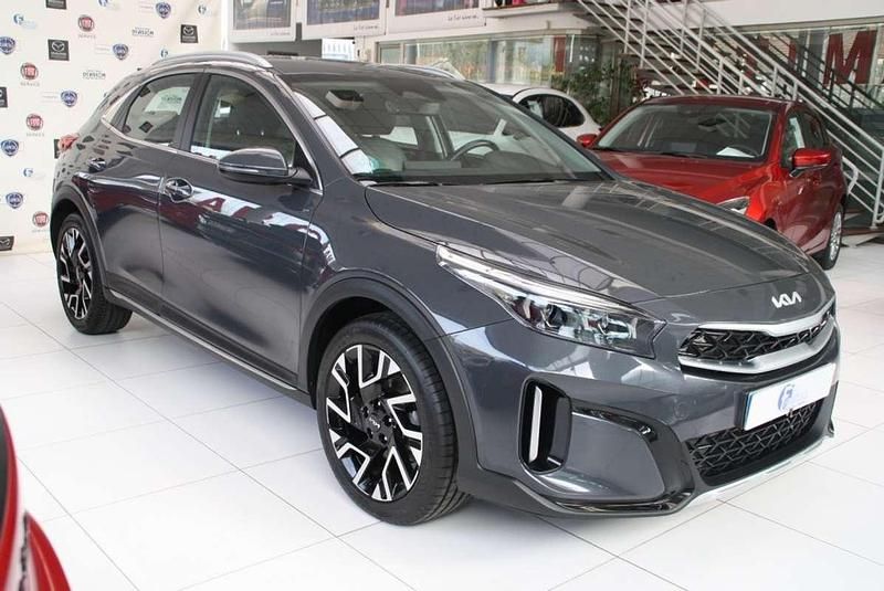 Usado Kia XCeed 101 CV (74 kW) 2024 Gris SUV