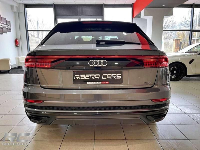 Usado Audi Q8 S-Line 286 CV (210 kW) 2020 Gris / plata SUV