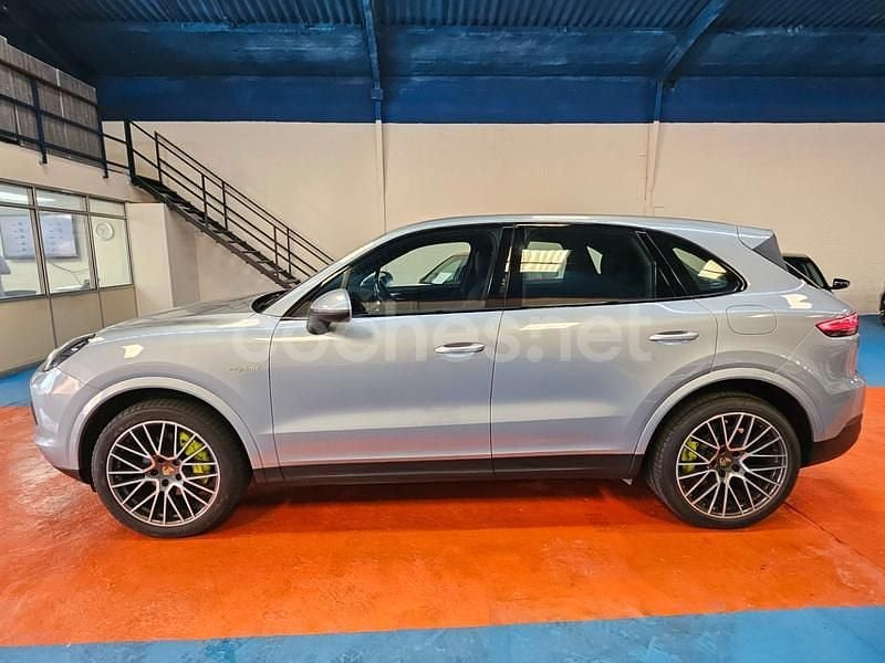 Usado Porsche Cayenne 462 CV (339 kW) 2019 Gris / plata SUV