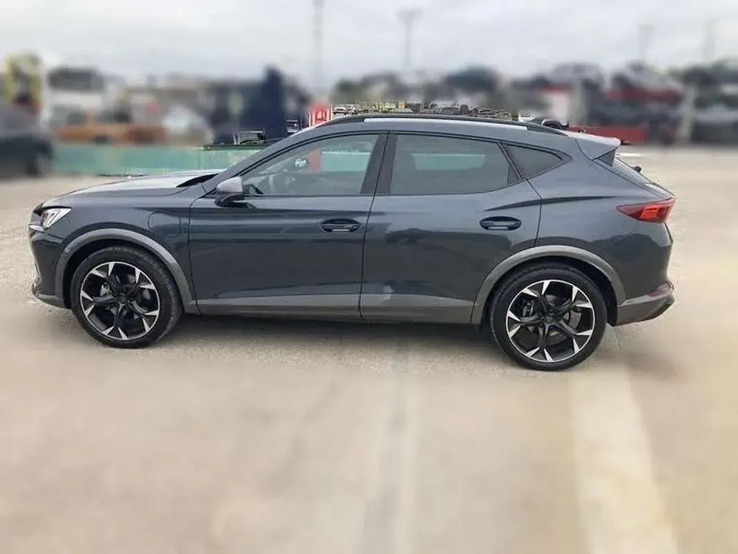 Usado Cupra Formentor 204 CV (150 kW) 2024 Gris SUV