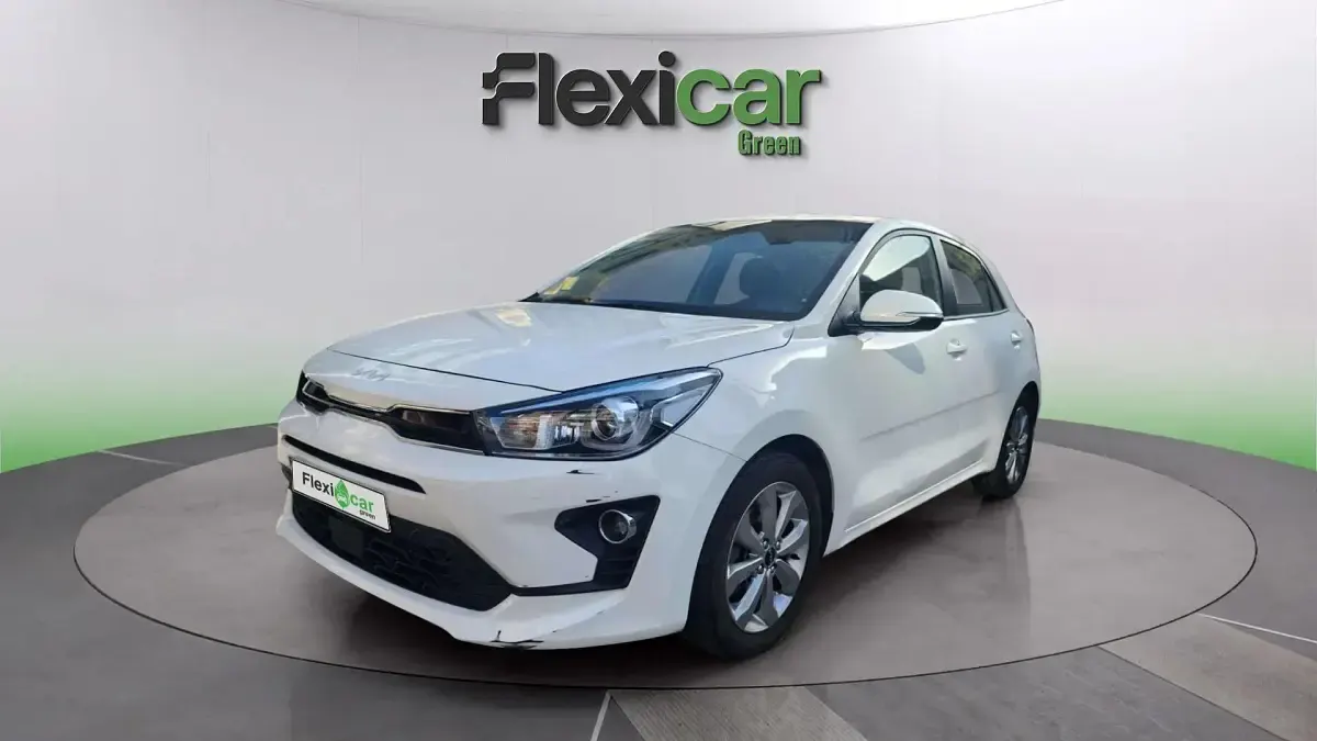 Usado Kia Rio 101 CV (74 kW) 2023 Blanco Berlina