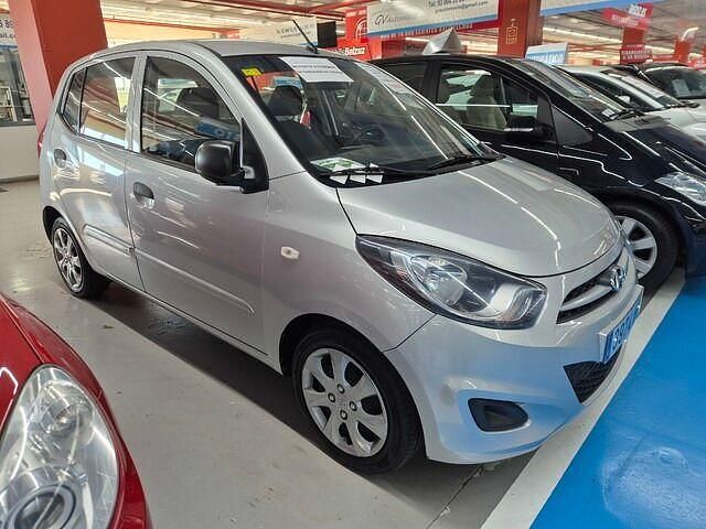 Plateado Usado 2012 Hyundai i10 Comfort Utilitario | 7990 € - Imagen 1/4