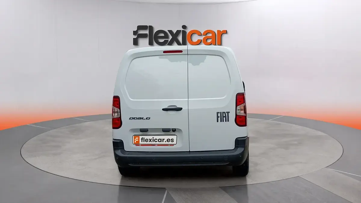Usado Fiat Doblò 101 CV (74 kW) 2024 Blanco Monovolumen