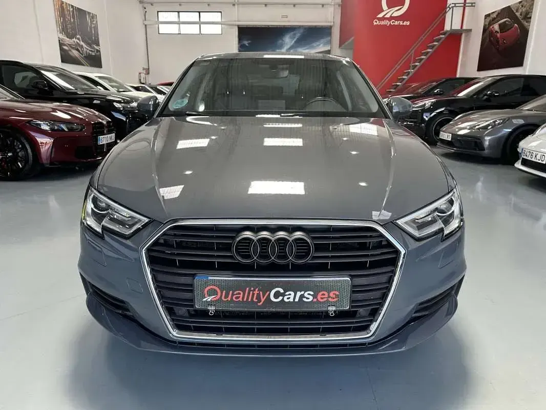 Usado Audi A3 Sportback 116 CV (85 kW) 2018 Gris Utilitario