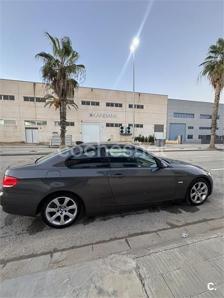 Usado BMW 320 177 CV (130 kW) 2009 Gris / plata Coupe