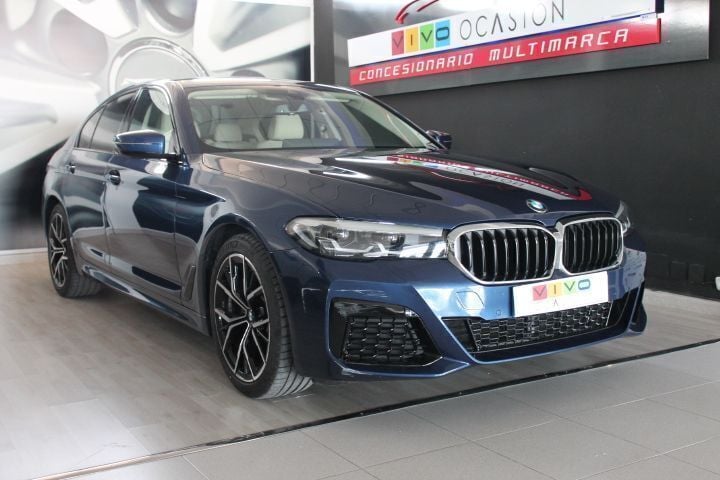 Azul Usado 2023 BMW 520 Berlina | 39.900 € (Buen precio) - Imagen 1/4