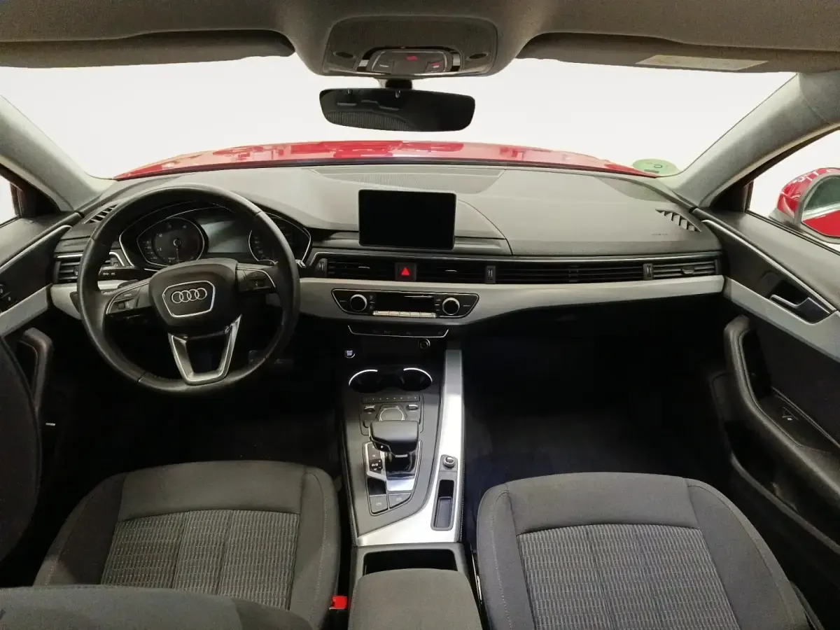 Usado Audi A4 Design 150 CV (110 kW) 2017 Rojo Familiar