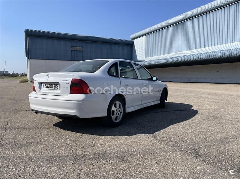 Usado Opel Vectra 100 CV (73 kW) 2000 Blanco Berlina