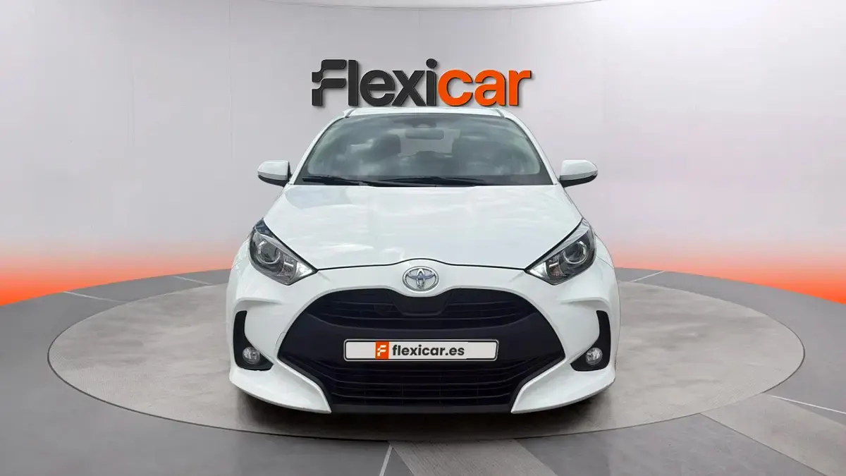 Usado Toyota Yaris 72 CV (52 kW) 2023 Blanco Utilitario
