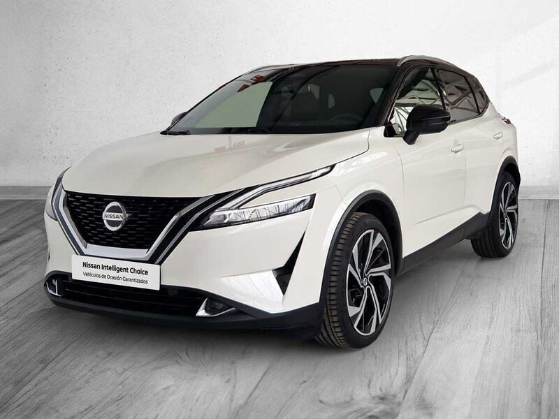 Lunar white + midnight black Usado 2022 Nissan Qashqai Tekna+ SUV | 29.900 € (Un poco caro) - Imagen 1/4