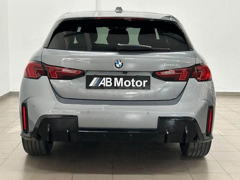 Usado BMW 120 Comfort Edition 163 CV (119 kW) 2025 Gris / plata Utilitario