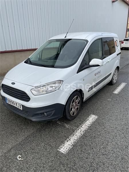 Usado Ford Tourneo Courier Trend 100 CV (73 kW) 2018 Blanco Monovolumen