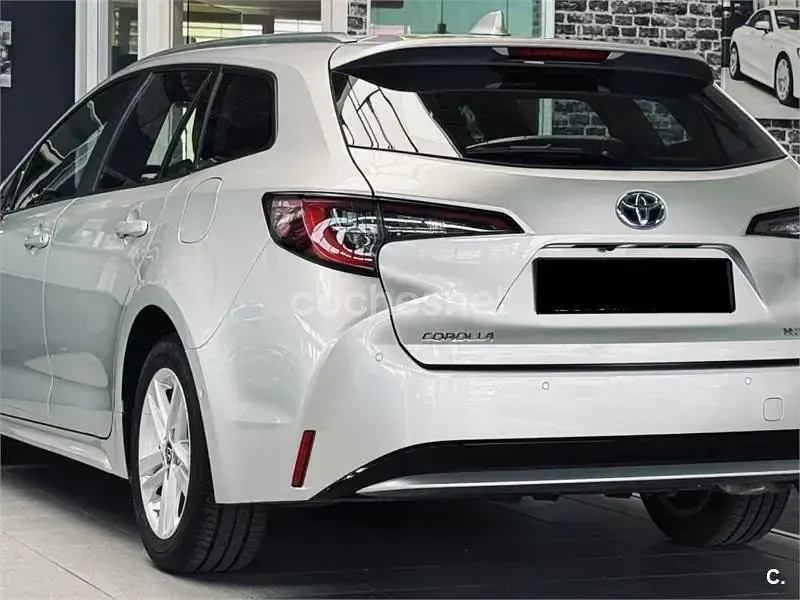 Usado Toyota Corolla Active 122 CV (89 kW) 2019 Gris / plata Berlina