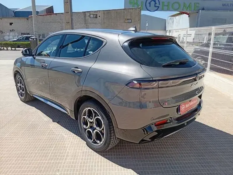 Usado Alfa Romeo Tonale Sprint 130 CV (95 kW) 2024 Gris / plata SUV