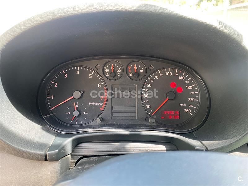 Usado Audi A3 Attraction 150 CV (110 kW) 1998 Negro Utilitario