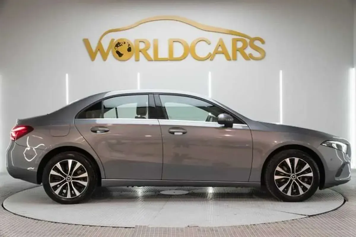 Usado Mercedes A250 218 CV (160 kW) 2021 Gris Berlina