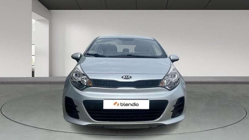 Usado Kia Rio 84 CV (61 kW) 2016 Plateado Utilitario
