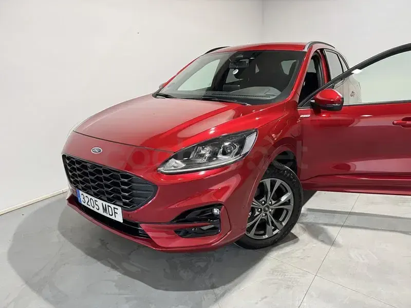 Usado Ford Kuga ST-Line 225 CV (165 kW) 2022 Rojo SUV