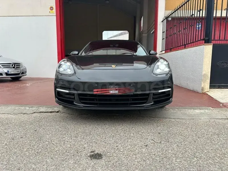 Usado Porsche Panamera 4 Executive 462 CV (339 kW) 2020 Gris / plata Berlina