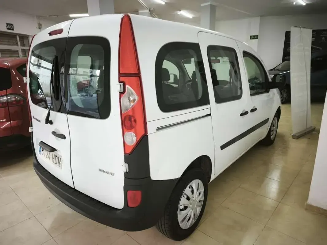 Usado Renault Kangoo 68 CV (50 kW) 2011 Blanco Monovolumen