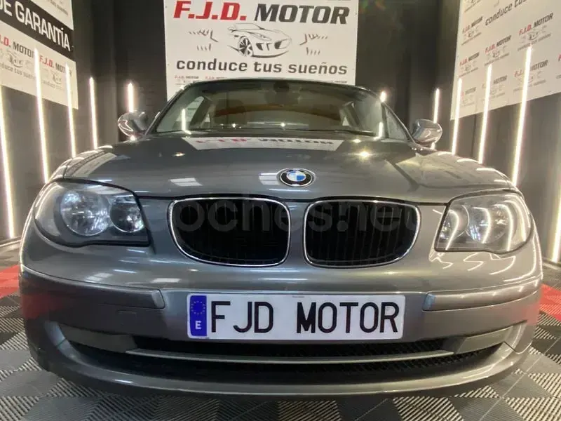 Usado BMW 118 Comfort Edition 143 CV (105 kW) 2012 Gris / plata Utilitario