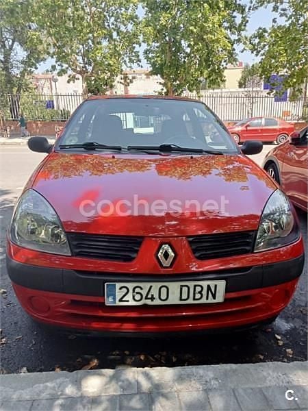 Rojo Usado 2004 Renault Clio II Authentique Berlina | 1600 € (Precio justo) - Imagen 1/4