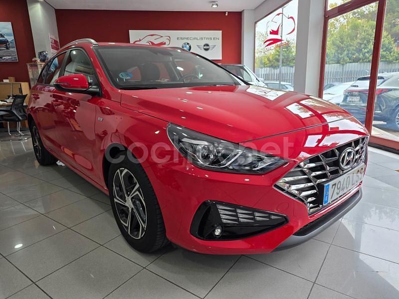 Rojo Usado 2021 Hyundai i30 Familiar | 17.290 € (Un poco caro) - Imagen 1/4